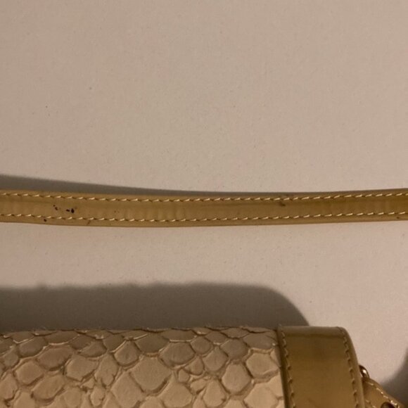 👜✨ Vintage Rolando Bellagio Beige Python-Embossed Leather Clutch w/ Gold Buckle - Picture 10 of 14
